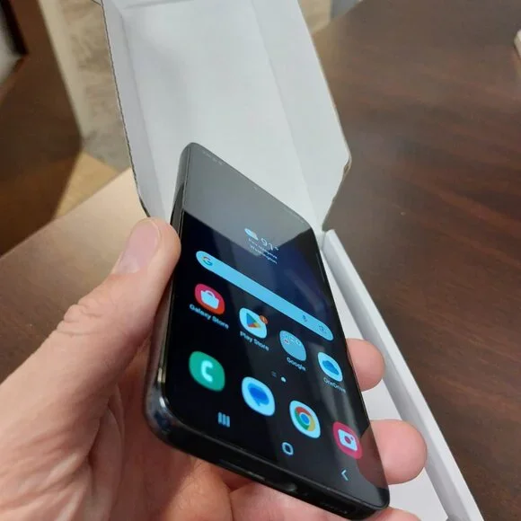 Samsung Galaxy S23 FE 5G 128GB Unlocked. In good condition !!! - Picture 7 of 9